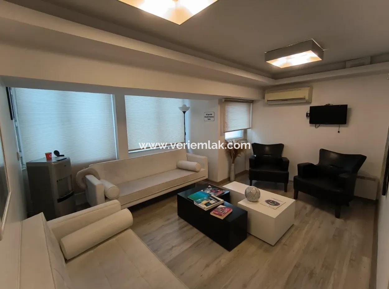 Prestigeträchtige Maisonette-Wohnung / Büro / Büro Zum Verkauf Am Alsancak Gündoğdu-Platz