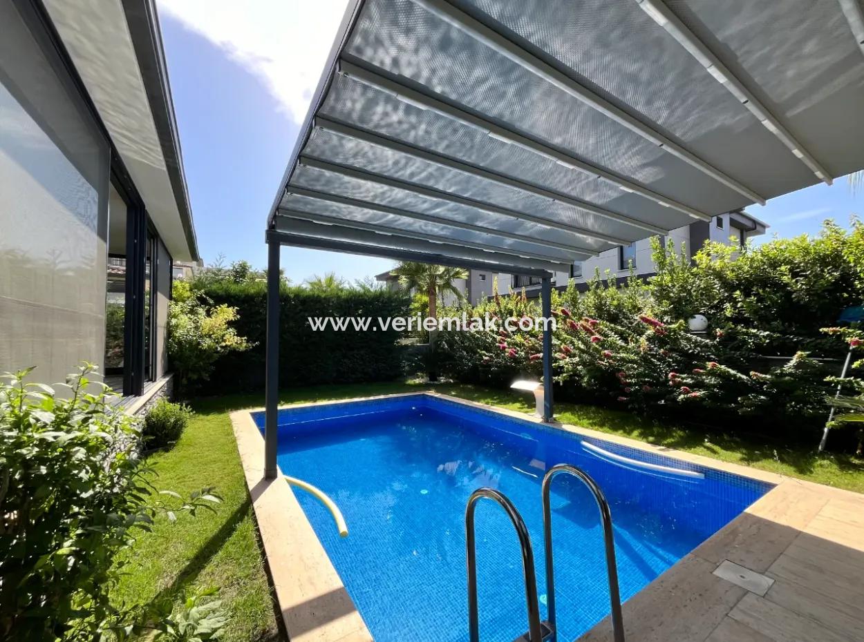 3 Zimmer 1 Wohnzimmer Freistehende Villa Mit Pool Zum Verkauf In Gemisuyu Mansions