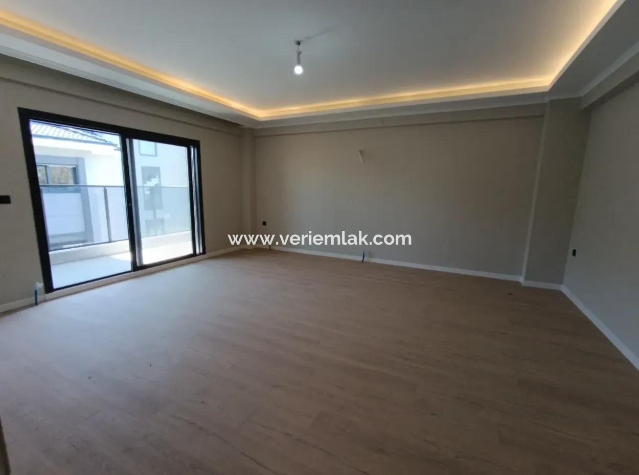 In Einem Komplex Mit Pool In Seferihisar 4. Etage 3 In 1 Wohnung Mit Balkon | 140 M² | En-Suite Badezimmer | Separate Küche | Balkon Mit Aussicht | Große Landschaftsflächen