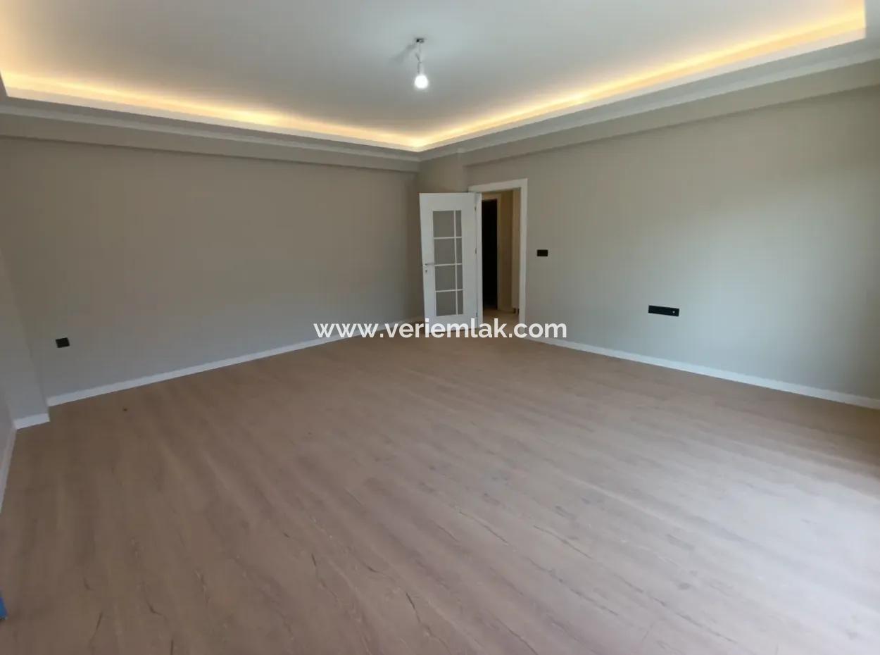 In Einem Komplex Mit Pool In Seferihisar 4. Etage 3 In 1 Wohnung Mit Balkon | 140 M² | En-Suite Badezimmer | Separate Küche | Balkon Mit Aussicht | Große Landschaftsflächen