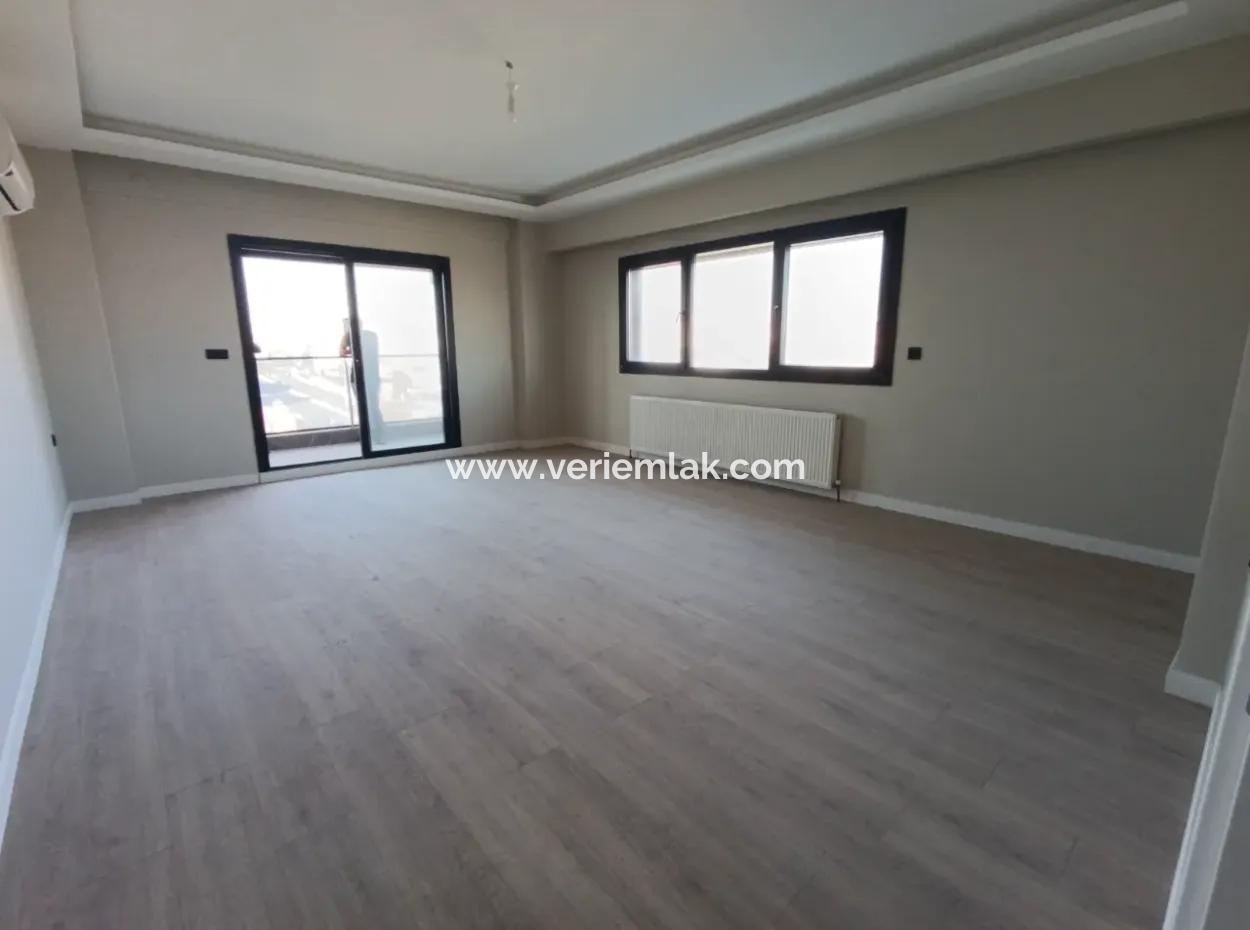 Helles Und Modernes 3-In-1-Apartment Mit Doppelbalkon In Der Kusadasi-Straße, Izmir