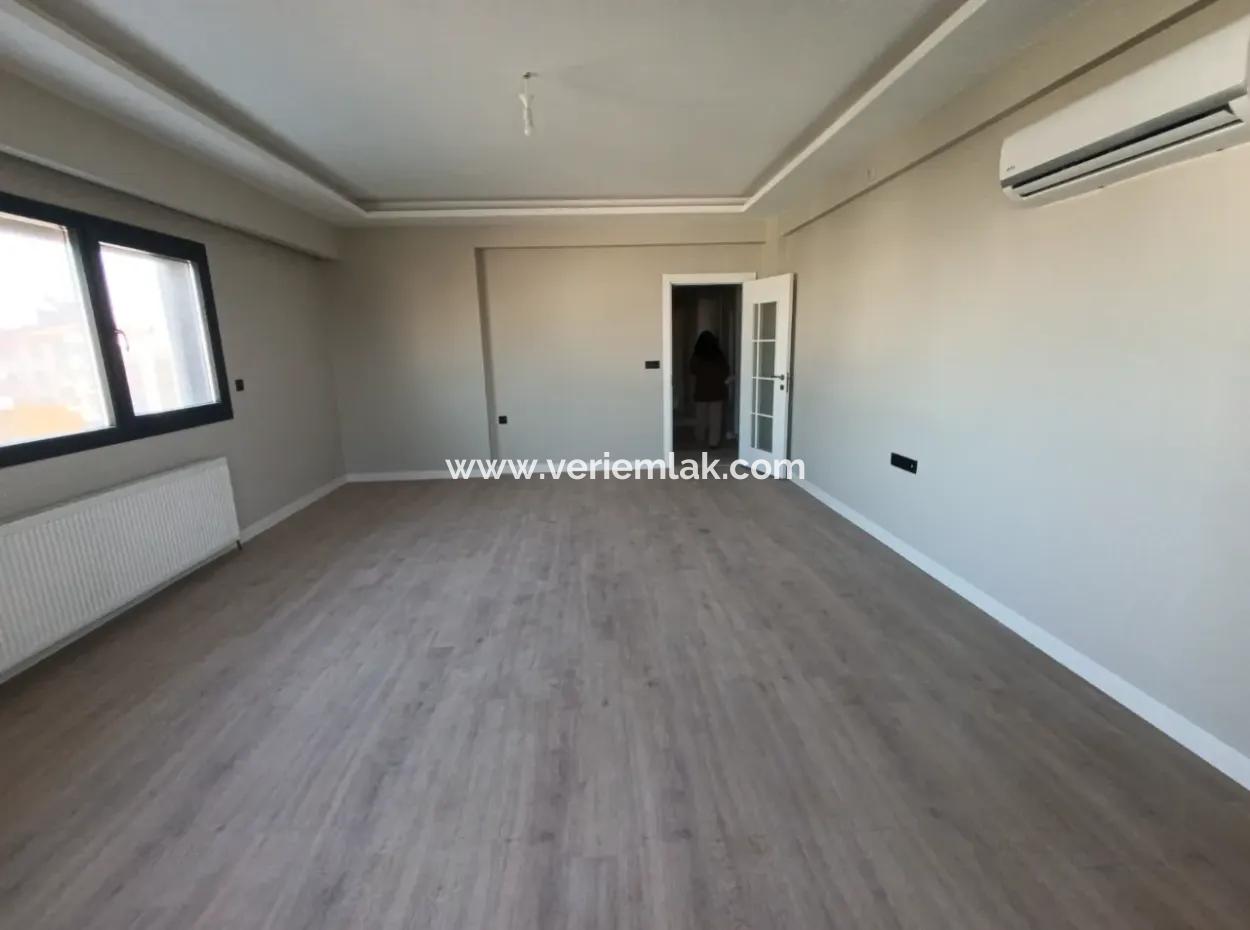 Helles Und Modernes 3-In-1-Apartment Mit Doppelbalkon In Der Kusadasi-Straße, Izmir