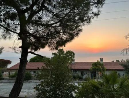 Bereit Zur Sitzung! Ferienhaus Mit Meerblick In Dogankent