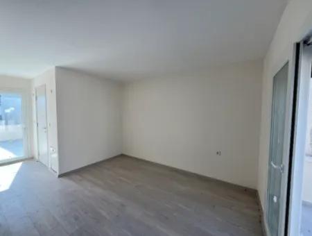 Große Und Geräumige Neue Maisonette-Wohnung In Çolakibrahimbey Im Stadtteil Seferihisar