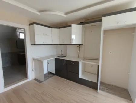 3 In 1 Maisonette-Wohnung Zum Verkauf Im Bezirk Seferihisar Hidirlik, In Der Nähe Der Mehmet Izdal Grundschule