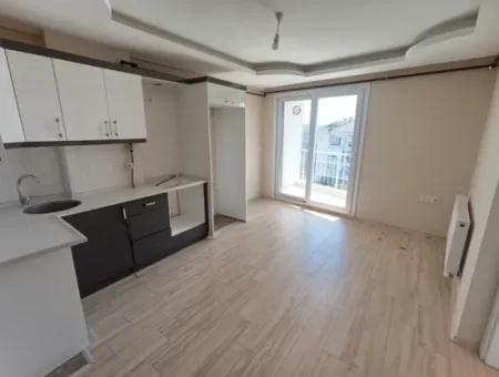 3 In 1 Maisonette-Wohnung Zum Verkauf Im Bezirk Seferihisar Hidirlik, In Der Nähe Der Mehmet Izdal Grundschule