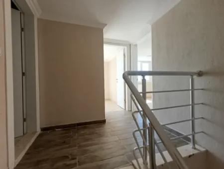 3 In 1 Maisonette-Wohnung Zum Verkauf Im Bezirk Seferihisar Hidirlik, In Der Nähe Der Mehmet Izdal Grundschule