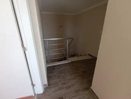 3 In 1 Maisonette-Wohnung Zum Verkauf Im Bezirk Seferihisar Hidirlik, In Der Nähe Der Mehmet Izdal Grundschule