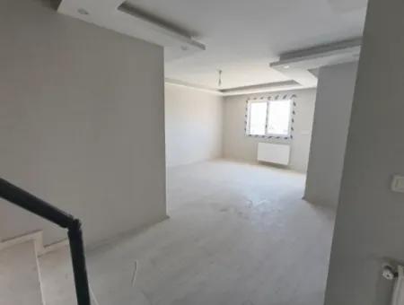 4 In 1 Maisonette-Wohnung Mit Großer Terrasse Im Viertel Çolakibrahimbey, An Der Straße Seferihisar Izmir!