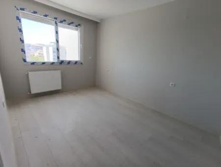 4 In 1 Maisonette-Wohnung Mit Großer Terrasse Im Viertel Çolakibrahimbey, An Der Straße Seferihisar Izmir!