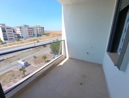 4 In 1 Maisonette-Wohnung Mit Großer Terrasse Im Viertel Çolakibrahimbey, An Der Straße Seferihisar Izmir!