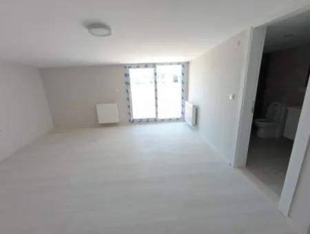 4 In 1 Maisonette-Wohnung Mit Großer Terrasse Im Viertel Çolakibrahimbey, An Der Straße Seferihisar Izmir!