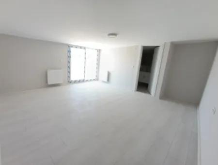 4 In 1 Maisonette-Wohnung Mit Großer Terrasse Im Viertel Çolakibrahimbey, An Der Straße Seferihisar Izmir!