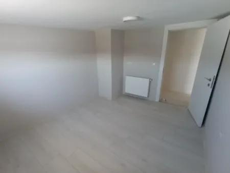 4 In 1 Maisonette-Wohnung Mit Großer Terrasse Im Viertel Çolakibrahimbey, An Der Straße Seferihisar Izmir!