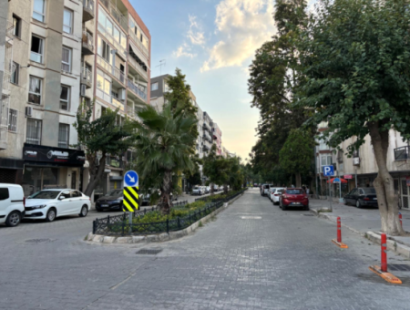 Geschäft Zu Vermieten In Der Alsancak Mimarsinan Straße, Trt, Ege Sağlık Hastanesi