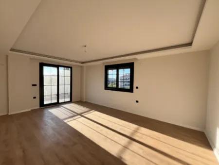 108 M² 2 1 Wohnung Zum Verkauf In Der Seferihisar-Kusadasi Road, Großer Balkon Und En-Suite Badezimmer