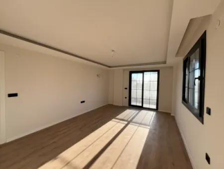 108 M² 2 1 Wohnung Zum Verkauf In Der Seferihisar-Kusadasi Road, Großer Balkon Und En-Suite Badezimmer