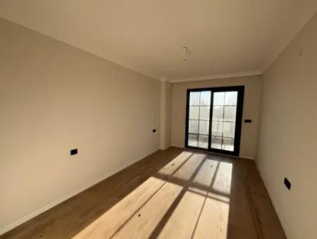 108 M² 2 1 Wohnung Zum Verkauf In Der Seferihisar-Kusadasi Road, Großer Balkon Und En-Suite Badezimmer