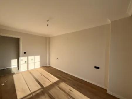 108 M² 2 1 Wohnung Zum Verkauf In Der Seferihisar-Kusadasi Road, Großer Balkon Und En-Suite Badezimmer