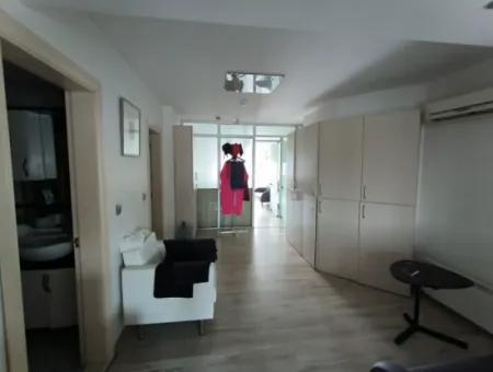 Prestigeträchtige Maisonette-Wohnung / Büro / Büro Zum Verkauf Am Alsancak Gündoğdu-Platz