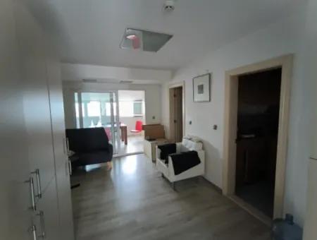 Prestigeträchtige Maisonette-Wohnung / Büro / Büro Zum Verkauf Am Alsancak Gündoğdu-Platz