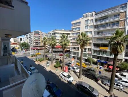 Prestigeträchtige Maisonette-Wohnung / Büro / Büro Zum Verkauf Am Alsancak Gündoğdu-Platz