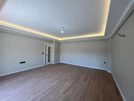 Brandneue 3 1 Wohnung In Einem Komplex Mit Pool In Seferihisar | 140 M² | En-Suite Badezimmer | Separate Küche | Terrasse Mit Aussicht | Große Landschaftsflächen | Geräumiges Wohnen