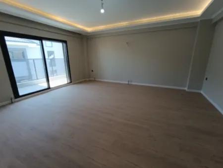 In Einem Komplex Mit Pool In Seferihisar 4. Etage 3 In 1 Wohnung Mit Balkon | 140 M² | En-Suite Badezimmer | Separate Küche | Balkon Mit Aussicht | Große Landschaftsflächen