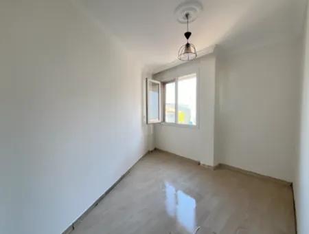 1 1 Wohnung Zu Verkaufen In Seferihisar Basar Zentrum, Mit Balkon, Schnäppchen!