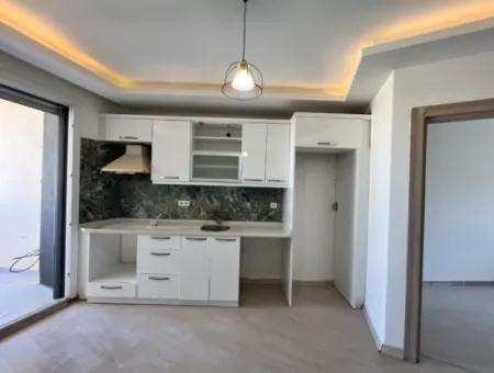 1 1 Wohnung Zu Verkaufen In Seferihisar Basar Zentrum, Mit Balkon, Schnäppchen!