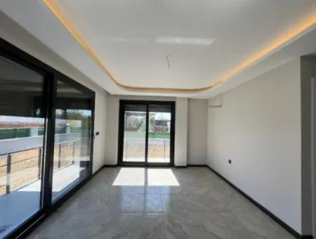 2 In 1 Villa Mit Großer Terrasse Und Ecklage In Düzce – Separate Küche Und Heller Wohnbereich