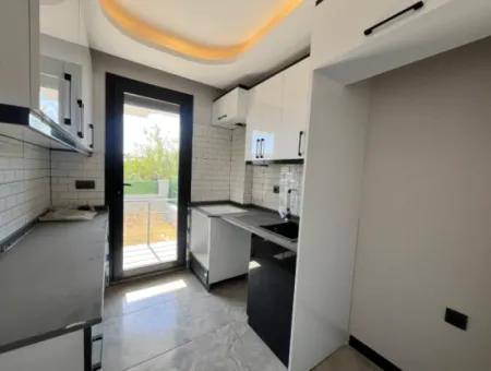 2 In 1 Villa Mit Großer Terrasse Und Ecklage In Düzce – Separate Küche Und Heller Wohnbereich