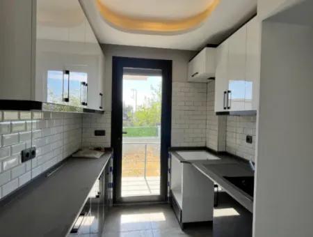 2 In 1 Villa Mit Großer Terrasse Und Ecklage In Düzce – Separate Küche Und Heller Wohnbereich