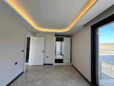 2 In 1 Villa Mit Großer Terrasse Und Ecklage In Düzce – Separate Küche Und Heller Wohnbereich