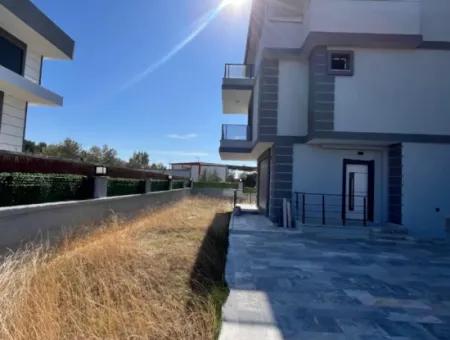 2 In 1 Villa Mit Großer Terrasse Und Ecklage In Düzce – Separate Küche Und Heller Wohnbereich