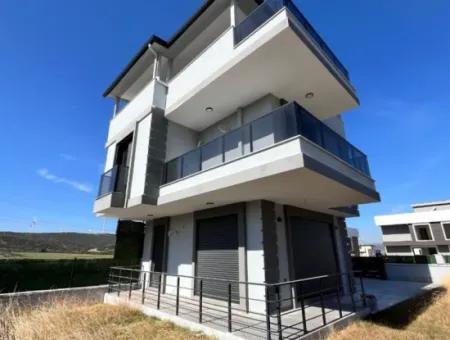 2 In 1 Villa Mit Großer Terrasse Und Ecklage In Düzce – Separate Küche Und Heller Wohnbereich