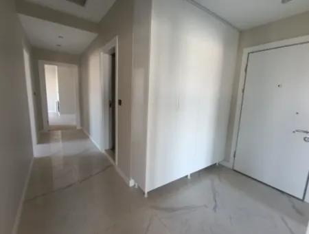 Helles Und Modernes 3-In-1-Apartment Mit Doppelbalkon In Der Kusadasi-Straße, Izmir