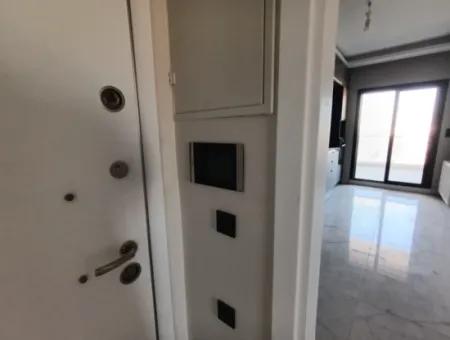 Helles Und Modernes 3-In-1-Apartment Mit Doppelbalkon In Der Kusadasi-Straße, Izmir