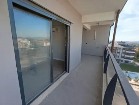 Helles Und Modernes 3-In-1-Apartment Mit Doppelbalkon In Der Kusadasi-Straße, Izmir