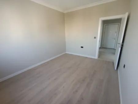 Helles Und Modernes 3-In-1-Apartment Mit Doppelbalkon In Der Kusadasi-Straße, Izmir