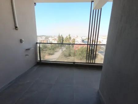 Helles Und Modernes 3-In-1-Apartment Mit Doppelbalkon In Der Kusadasi-Straße, Izmir