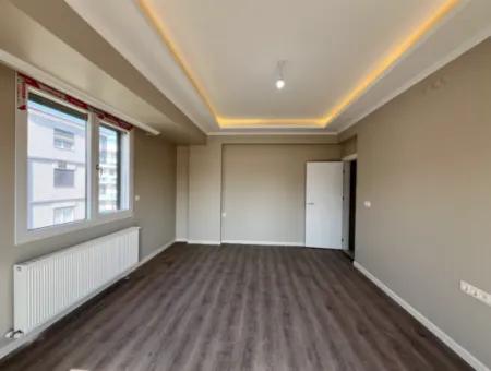 Seferihisar Camiikebir District, Gözsüzler District, Ecklage, Poolkomplex In Einer Brandneuen 2 1 Wohnung!