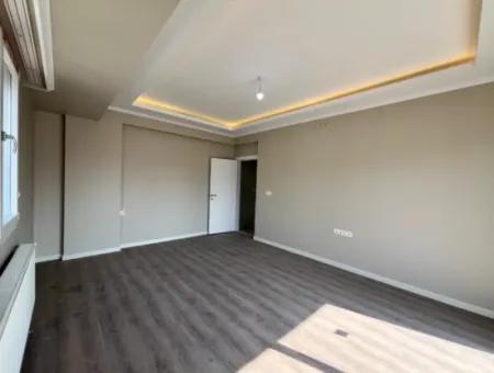 Seferihisar Camiikebir District, Gözsüzler District, Ecklage, Poolkomplex In Einer Brandneuen 2 1 Wohnung!