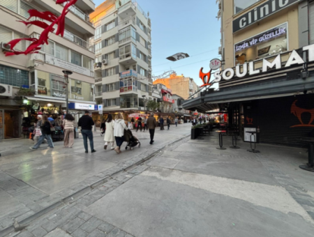 Geschäft Zum Verkauf In Der Nähe Der Alsancak Kıbrıs Märtyrerstraße