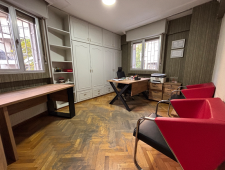 Unumgängliches Duplex-Büro In Der Nähe Von Alsancak, Zypriotische Märtyrer! Es Ist Bereit, Sowohl Mit Seinem Standort Als Auch Mit Seinen Funktionen Das Schaufenster Ihres Unternehmens Zu Sein!