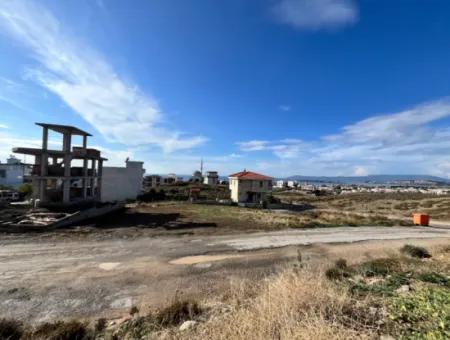 In Der Nähe Des Meeres In Seferihisar Akarca Tepecik, /40 Zonen 260 M² Land!