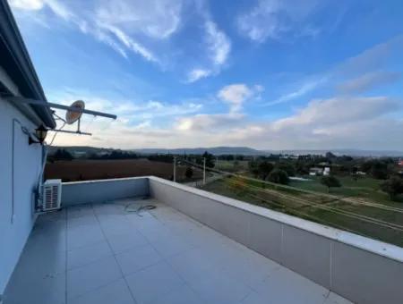 Villa Zu Verkaufen Im Stadtteil Seferihisar Düzce, Zentral Gelegen, Mit Großem Garten Und Terrasse