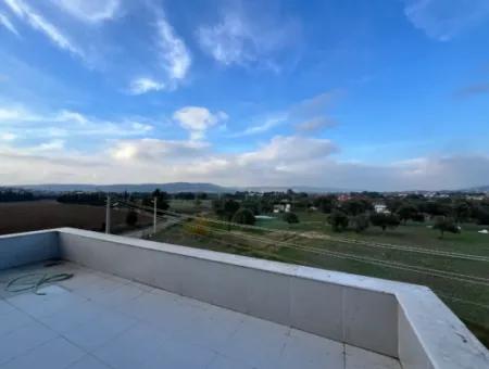 Villa Zu Verkaufen Im Stadtteil Seferihisar Düzce, Zentral Gelegen, Mit Großem Garten Und Terrasse