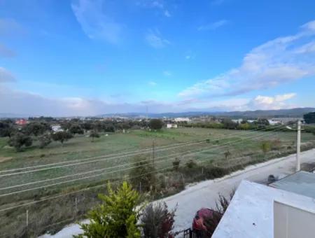 Villa Zu Verkaufen Im Stadtteil Seferihisar Düzce, Zentral Gelegen, Mit Großem Garten Und Terrasse