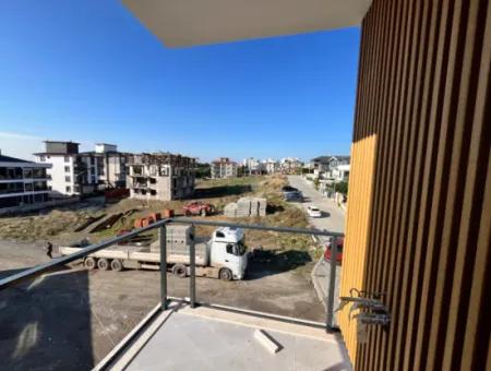 Luxuriöse Und Moderne 1 1 Apartments In Seferihisar Çolakibrahimbey Nachbarschaft